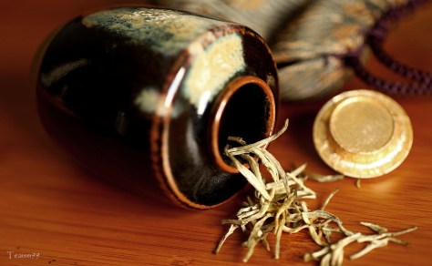 Japanese tea caddy with wild white Fuding tea.