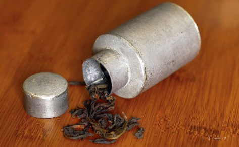 Small pewter caddy with Tie Loh Han Yancha