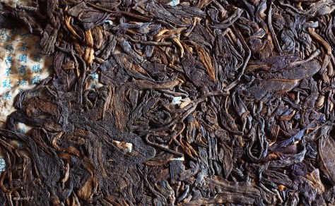 Wild Puer Yiwu 2001 tea leaves